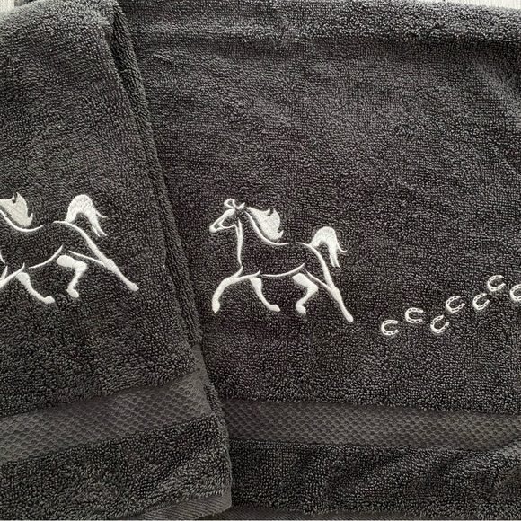 Horse Lover’s Embroidered Handtowel set (2 towels) - Picture 2 of 4